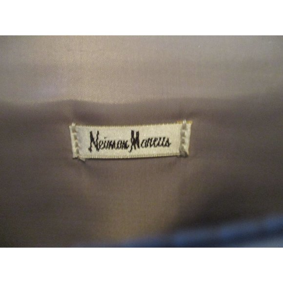 *Neiman Marcus Champagne Gold Envelope Clutch Chevron Stitched Quilted Design - Picture 6 of 8